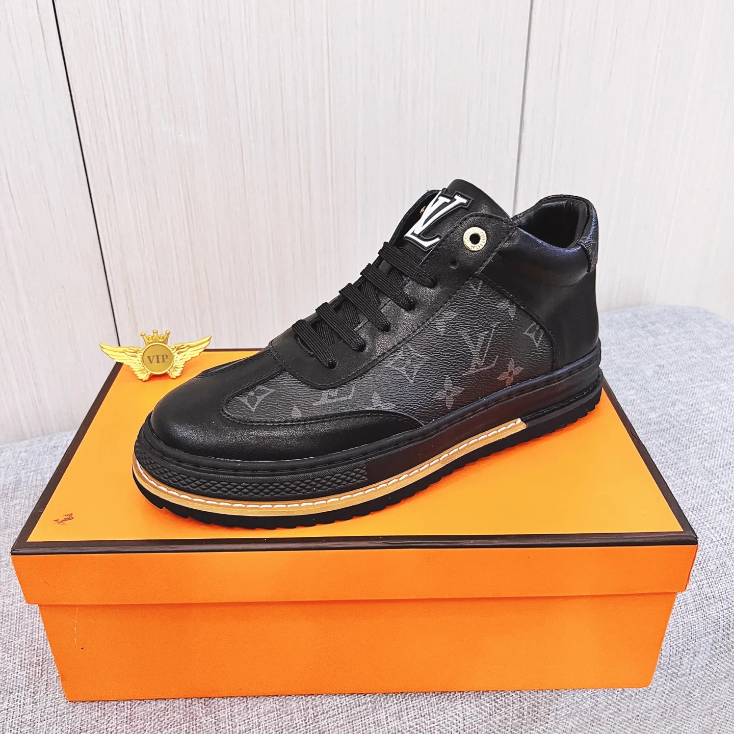 Men's shoes 💰 440 men's shoes 💰 [ LV ] 🔥 Louis Vuitton, high-end men's shoes brand official website 1:1 latest masterpiece: uppers are made of Italian imported first-layer cowhide with comfortable and breathable lining ➕ original non-slip and wear-resistant outsole 🔥, making walking more convenient and comfortable! An exclusive new model, a stunning work, a beautiful 1:1 replica [color] compared to the official quality! Create a fashionable personality to set off your uniqueness! A must-have for trendy men! Classic 🔥Size: 38-44 Color: 🔥 2⃣️colors available🔥.